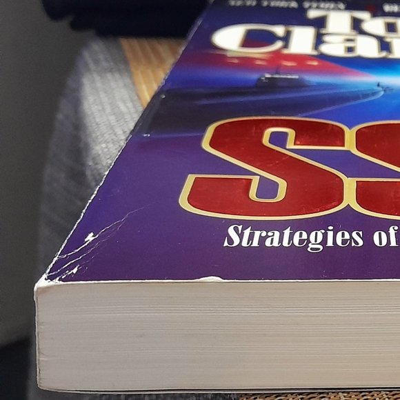 Set of 2 large paperback Tom Clancy Novels. - Picture 12 of 16